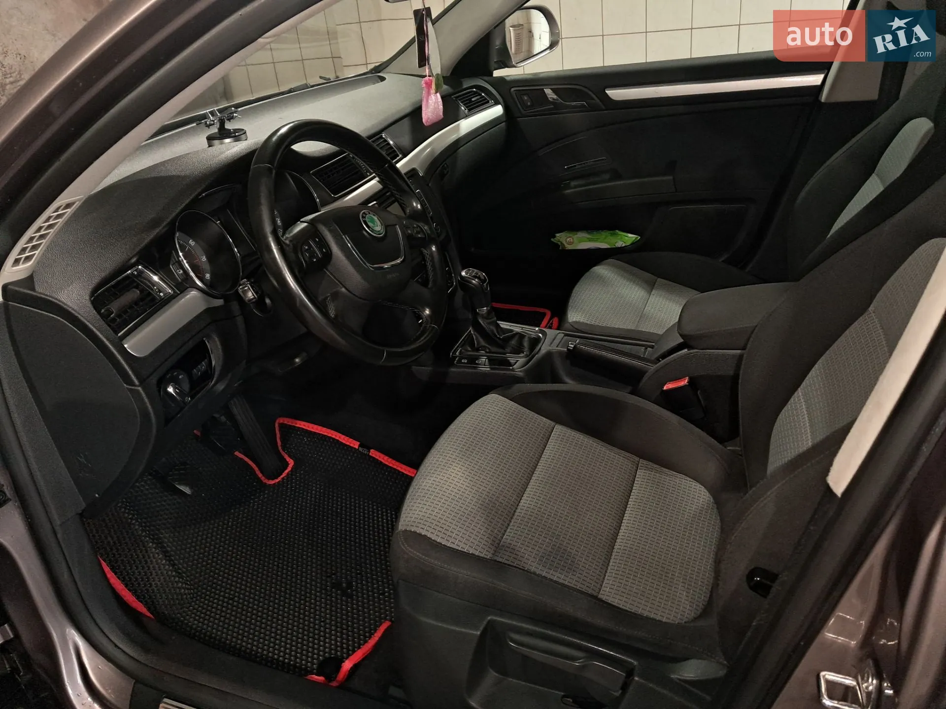 2010 Skoda Superb - мініатюра 8