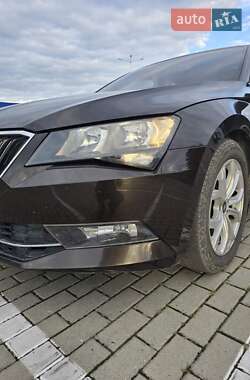 Лифтбек Skoda Superb 2016 в 