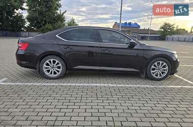 Лифтбек Skoda Superb 2016 в 