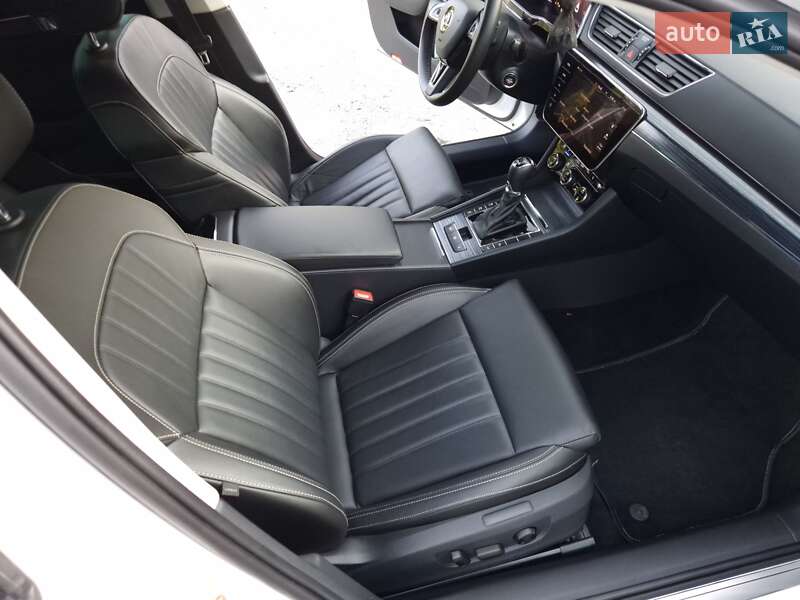 Универсал Skoda Superb 2019 в Староконстантинове
