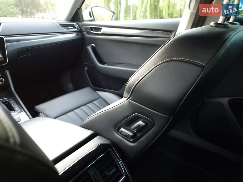 Универсал Skoda Superb 2019 в Староконстантинове