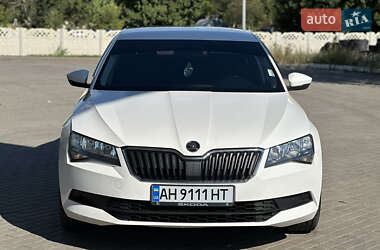 Лифтбек Skoda Superb 2015 в 