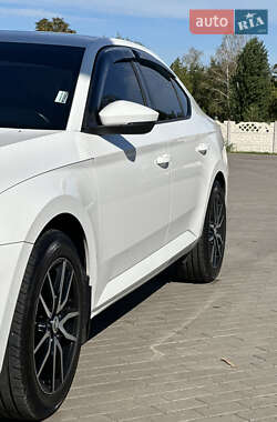 Лифтбек Skoda Superb 2015 в 