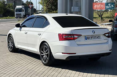Лифтбек Skoda Superb 2015 в 