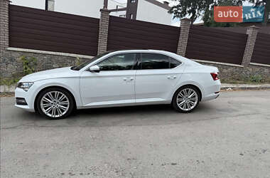 Лифтбек Skoda Superb 2019 в 