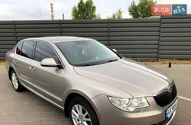 Лифтбек Skoda Superb 2010 в 