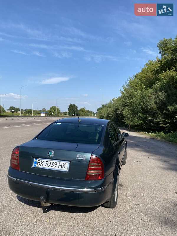 Лифтбек Skoda Superb 2004 в Ровно