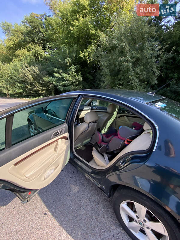 Лифтбек Skoda Superb 2004 в Ровно