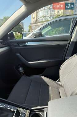 Лифтбек Skoda Superb 2019 в 