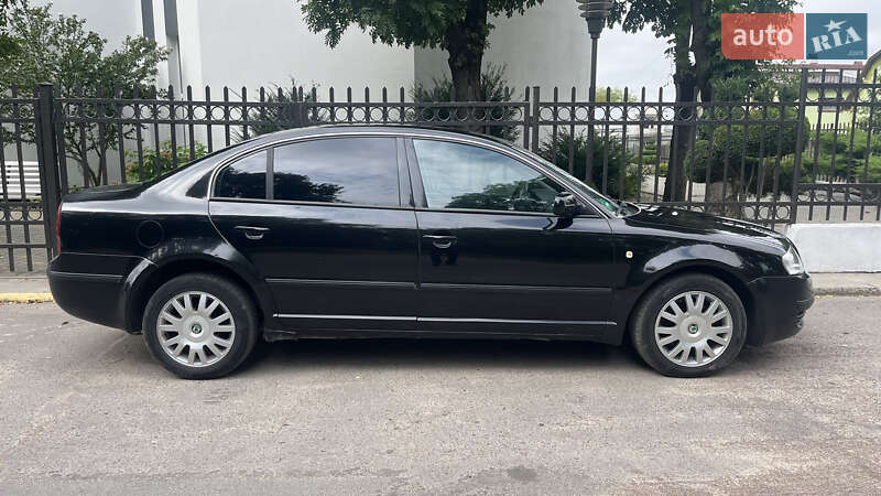 Лифтбек Skoda Superb 2003 в Львове