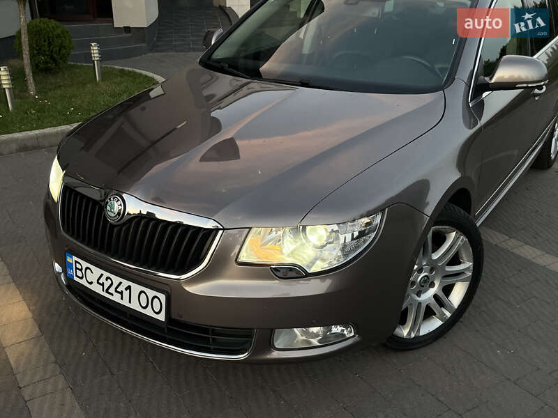 Универсал Skoda Superb 2010 в Стрые