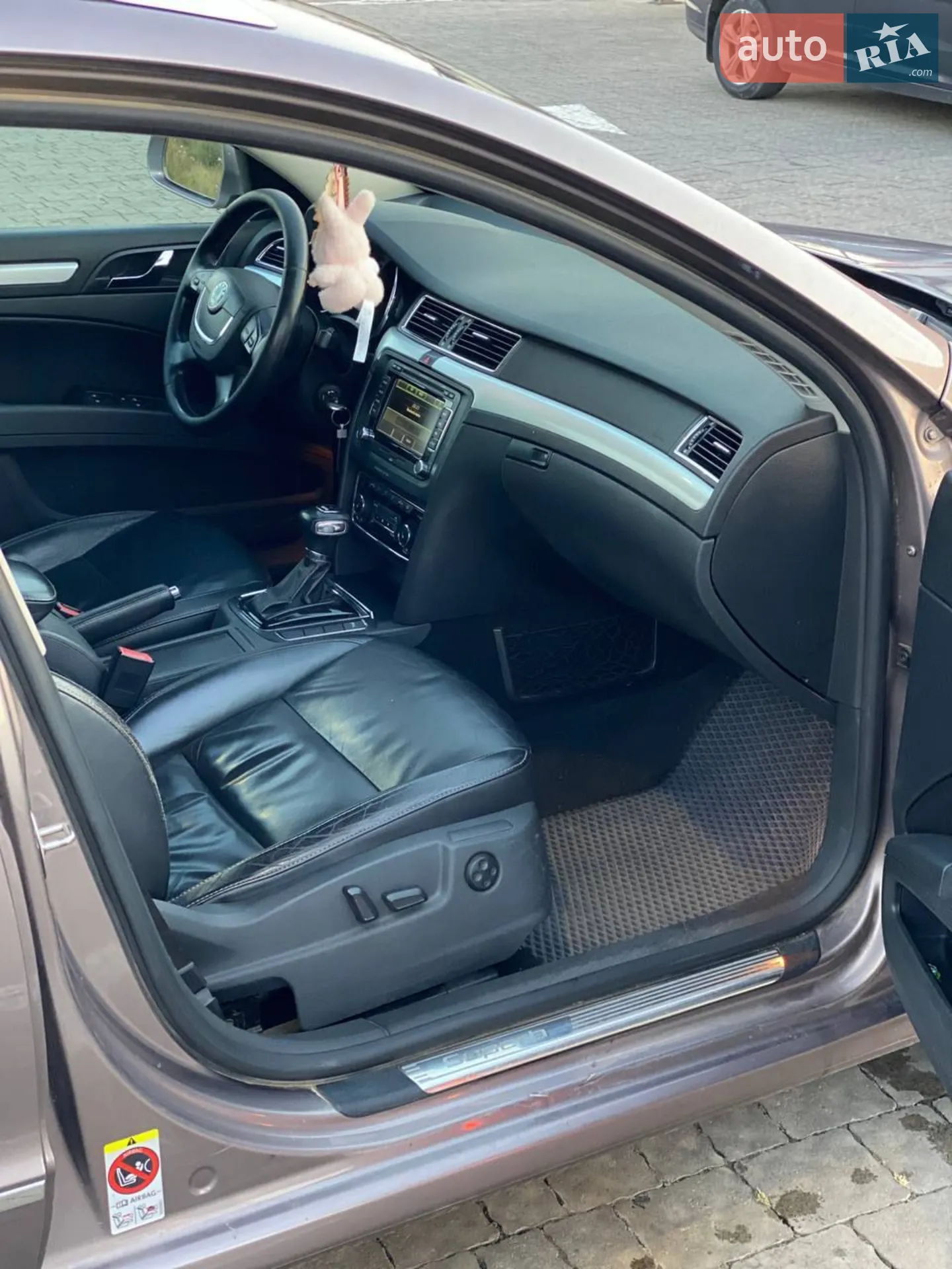 2010 Skoda Superb - мініатюра 9