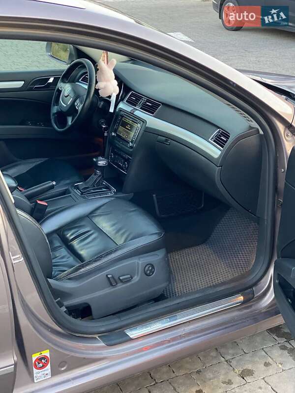 Універсал Skoda Superb 2010 в Ужгороді