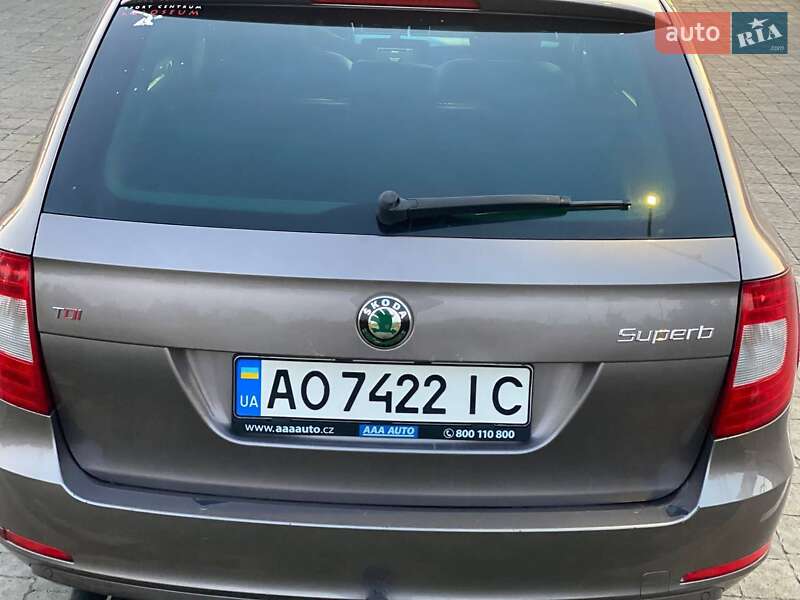 Універсал Skoda Superb 2010 в Ужгороді