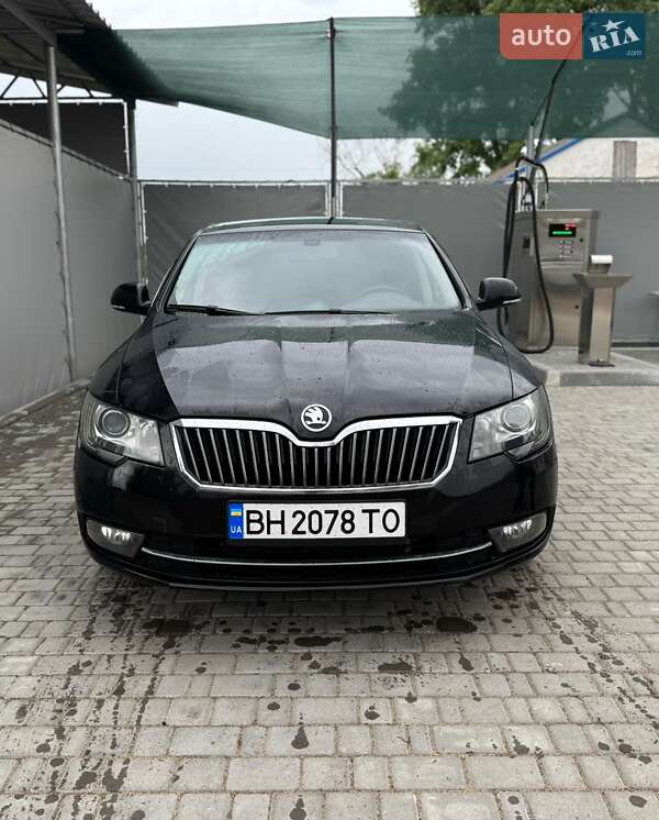 Лифтбек Skoda Superb 2014 в 