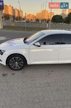 Лифтбек Skoda Superb 2018 в 