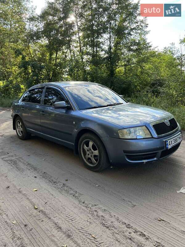 Лифтбек Skoda Superb 2003 в Тростянце