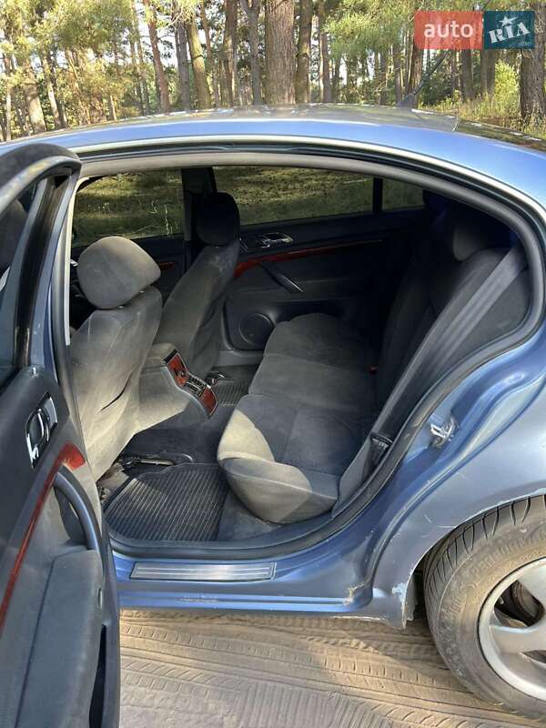 Лифтбек Skoda Superb 2003 в Тростянце