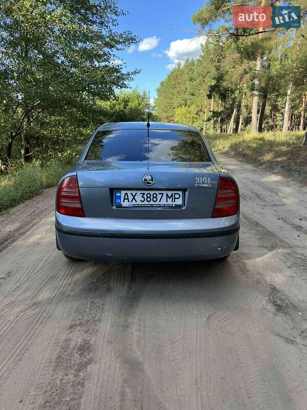 Лифтбек Skoda Superb 2003 в Тростянце
