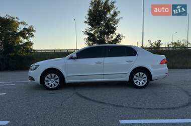 Лифтбек Skoda Superb 2015 в 