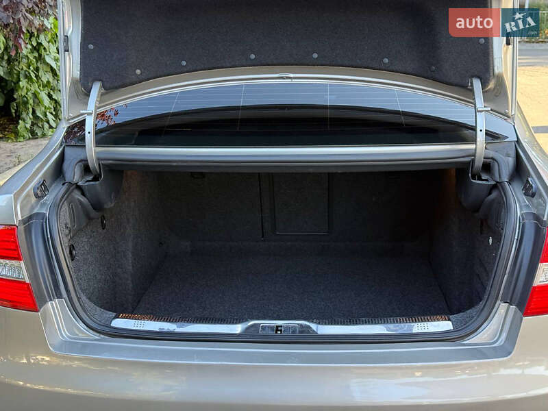 Лифтбек Skoda Superb 2013 в Днепре