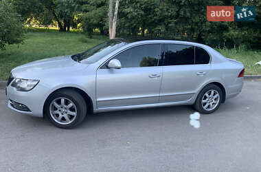 Лифтбек Skoda Superb 2015 в 