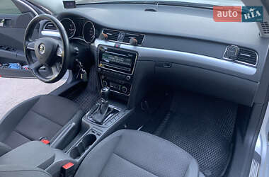 Лифтбек Skoda Superb 2015 в 