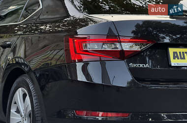 Лифтбек Skoda Superb 2015 в 