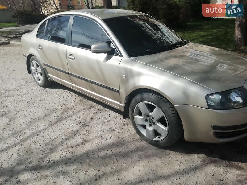 Ліфтбек Skoda Superb 2004 в Сумах
