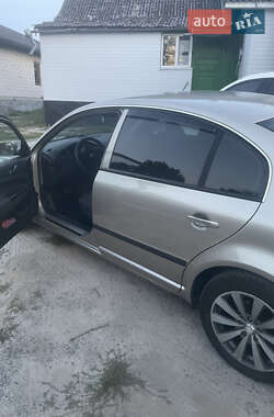 Лифтбек Skoda Superb 2005 в 