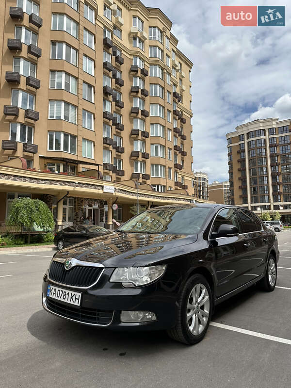 Лифтбек Skoda Superb 2011 в 