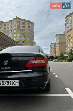 Лифтбек Skoda Superb 2011 в 