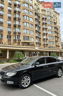 Лифтбек Skoda Superb 2011 в 