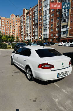 Лифтбек Skoda Superb 2013 в 