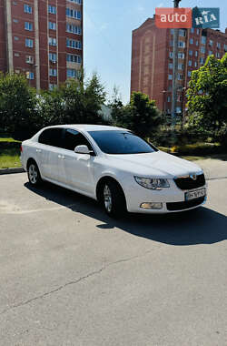 Лифтбек Skoda Superb 2013 в 