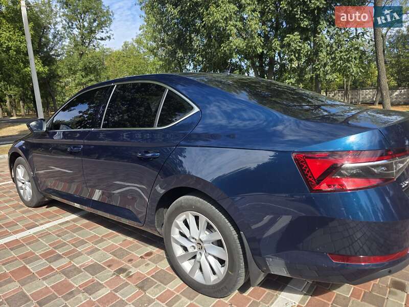 Лифтбек Skoda Superb 2021 в Кропивницком