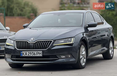 Лифтбек Skoda Superb 2015 в 