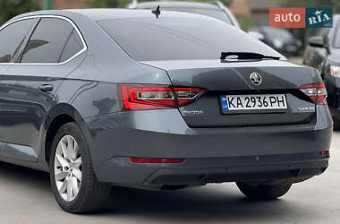 Лифтбек Skoda Superb 2015 в 