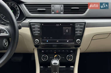 Лифтбек Skoda Superb 2015 в 