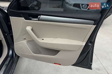 Лифтбек Skoda Superb 2015 в 