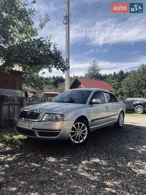 Лифтбек Skoda Superb 2002 в 