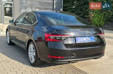 Лифтбек Skoda Superb 2022 в 