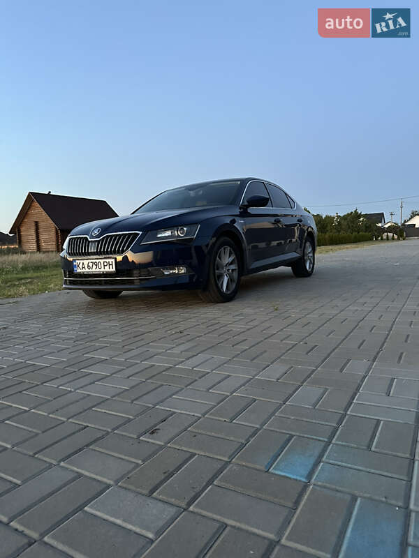 Лифтбек Skoda Superb 2016 в Киеве