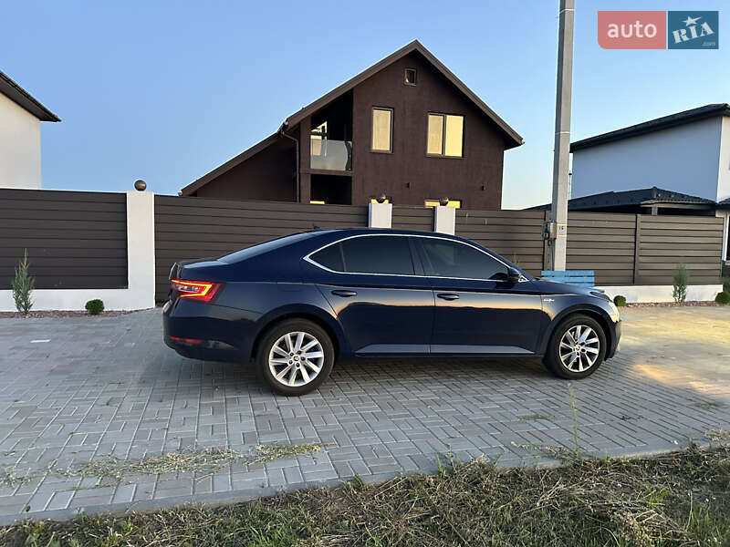 Лифтбек Skoda Superb 2016 в Киеве