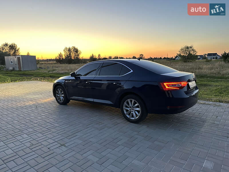 Лифтбек Skoda Superb 2016 в Киеве