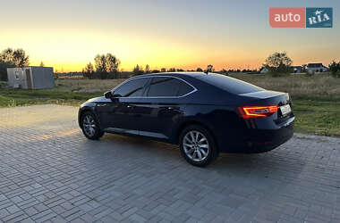 Ліфтбек Skoda Superb 2016 в  фото 21 Ліфтбек Skoda Superb 2016 в