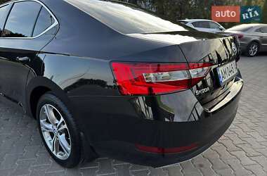 Лифтбек Skoda Superb 2015 в 