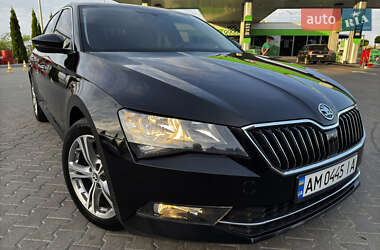 Лифтбек Skoda Superb 2015 в 