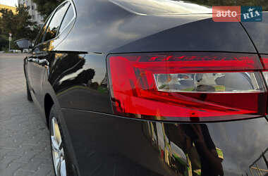 Лифтбек Skoda Superb 2015 в 