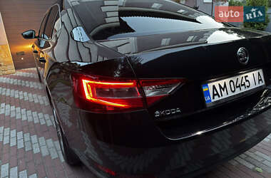 Лифтбек Skoda Superb 2015 в 